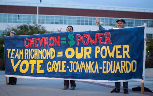 richmond-progressive-alliance-supporters-held-an-anti-chevron-banner-outside-of-the-richmond-memorial-auditorium-photo-by-martin-totland